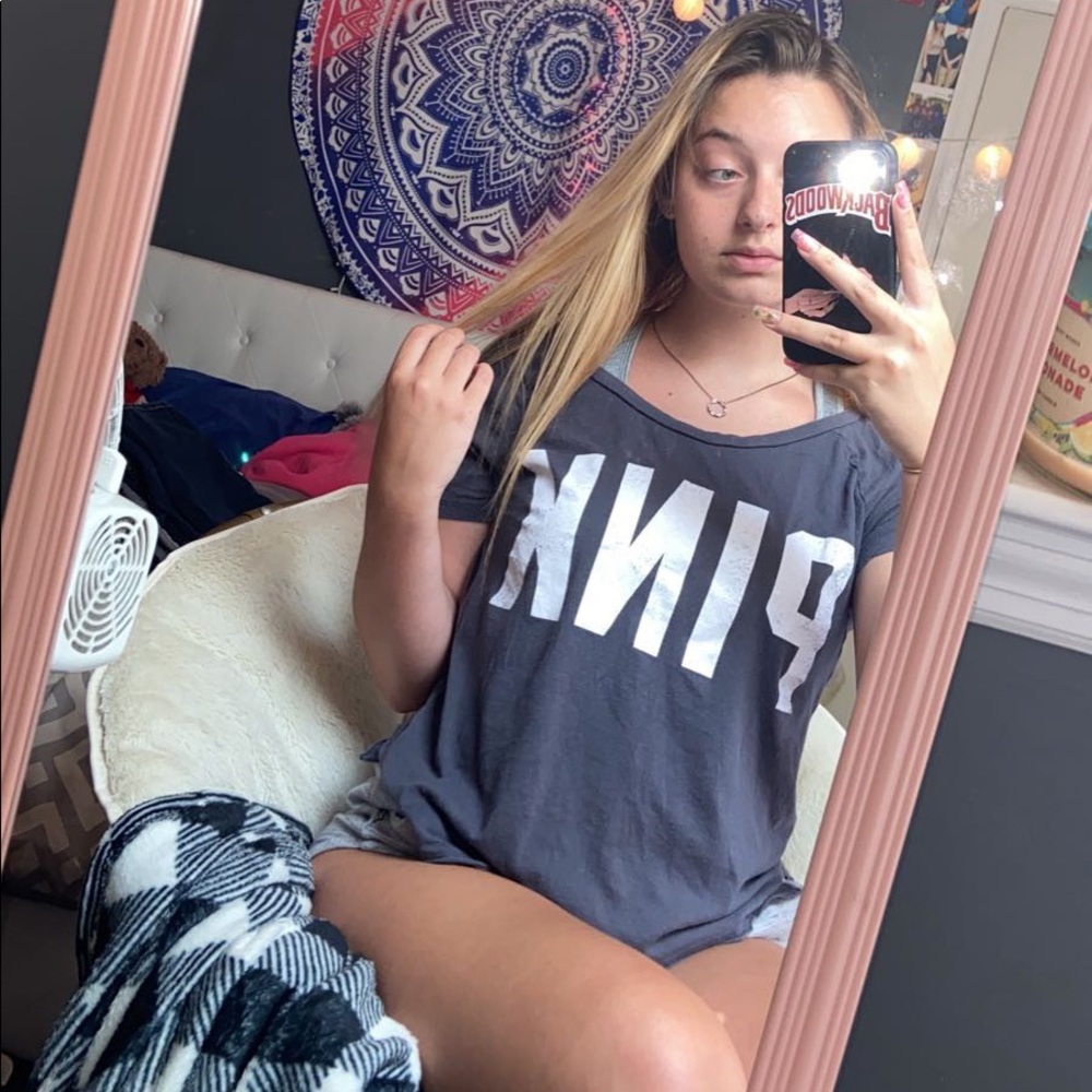 Gray T